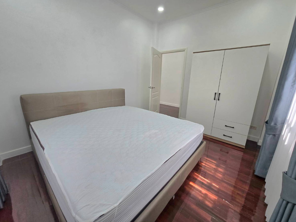 รูป บ้านเดี่ยว2ชั้น หมู่บ้านพาร์คเวย์ ชาเล่ต์ หลังมุม รามคำแหง190/1 บ้านไซส์ใหญ่ ราคาสุดคุ้ม แต่งพร้อมอยู่ ทำเลดี  - รูปที่ 41/46