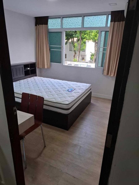 picture A033968 J.W. Boulevard Srivara - 3/8