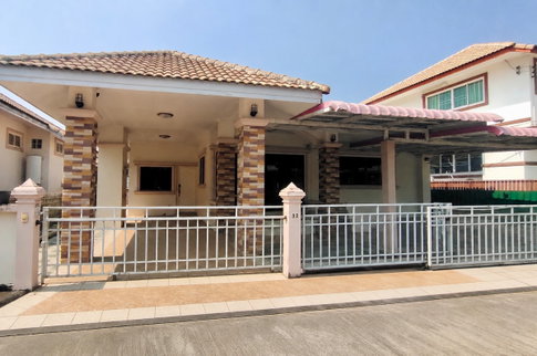 🏡 ให้เช่าบ้านเดี่ยว 1 ชั้น เดินทางสะดวก ในหมู่บ้านติดถนนวงแหวนรอบ 2 พร้อมเฟอร์นิเจอร์ ทำเลดีมาก ใกล้รวมโชค โลตัส 7-11 และอื่นๆอีกมากมาย