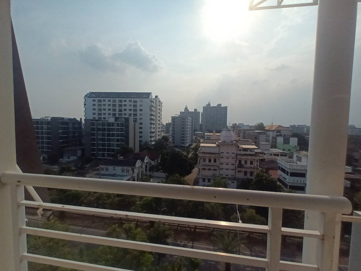 picture Budget-Friendly Condo Near BTS Onnut - 9/13