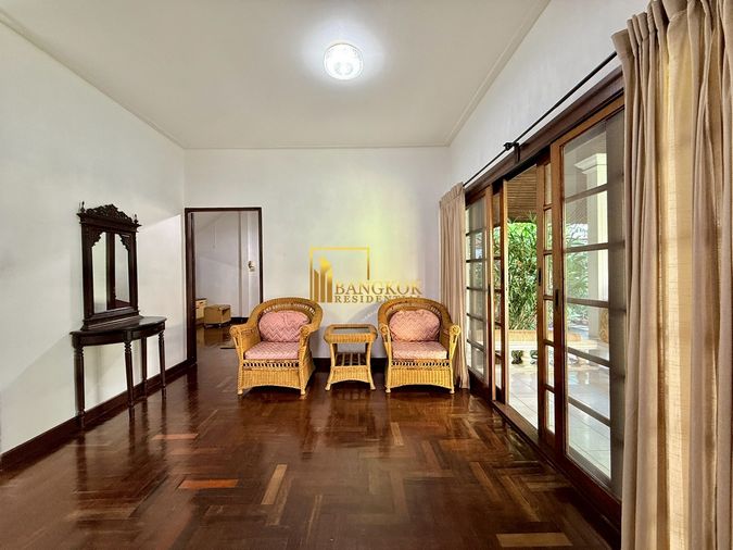 2-bed house for rent, 170 sqm, 1 sq wah, Khlong Toei