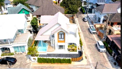 Houses for sale Bang Lamung Chonburi : Luxury Renovated Pool Villa for Sale Modern in Central Pattaya