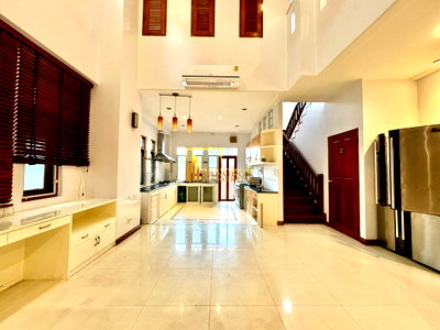ทาวน์โฮมให้เช่า : Villa 49 | Expansive 3 Bed Townhouse For Rent in Thonglor - BR8616TH
