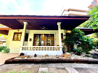 เช่าบ้านเดี่ยว ถนนสุขุมวิท : Affordable 2 Bedroom House For Rent in Ekkamai Area - BR28339SH