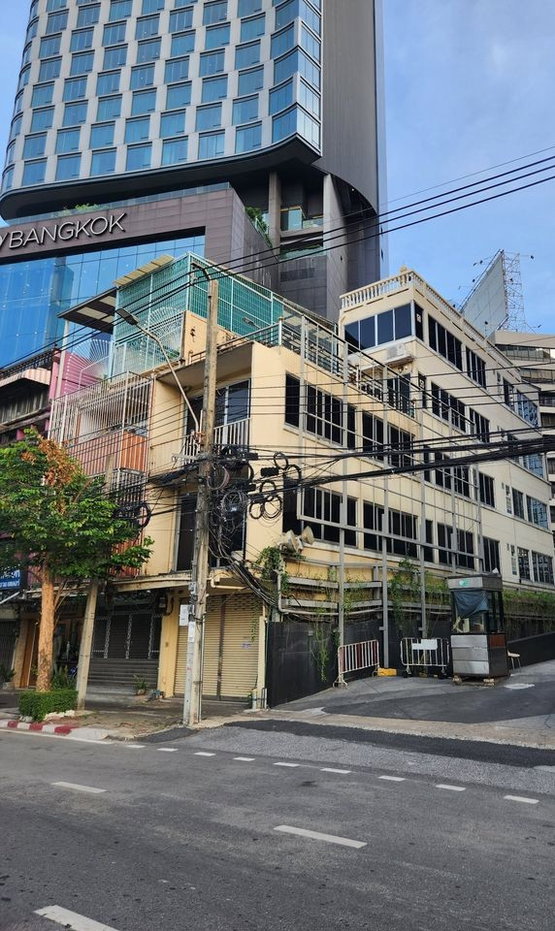 รูป ห้องมุม ติดถนนใหญ่ เหมาะทำร้านค้า  เช่าตึกแถว ชั้น 1-2  ถนนพระราม 4 สวนลุมพินี Mrt ศาลาแดง สีลม - รูปที่ 1/9