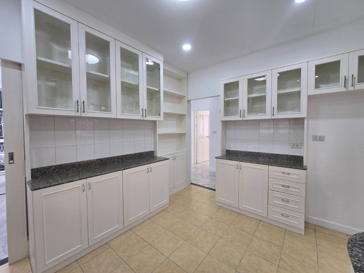 รูป บ้านเดี่ยว2ชั้น หมู่บ้านพาร์คเวย์ ชาเล่ต์ หลังมุม รามคำแหง190/1 บ้านไซส์ใหญ่ ราคาสุดคุ้ม แต่งพร้อมอยู่ ทำเลดี  - รูปที่ 28/46
