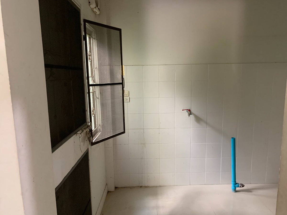 รูป 🏡 ขายทาวน์เฮาส์ 2 ชั้น 27.6  ตรว. หลังมุม พื้นที่กว้าง อยู่สบาย 📍 หมู่บ้านเปี่ยมสุข 4 ซอยสุขาประชาสรรค์ (ซอยวัดกู้)  ปากเกร็ด  นนทบุรี - รูปที่ 7/15