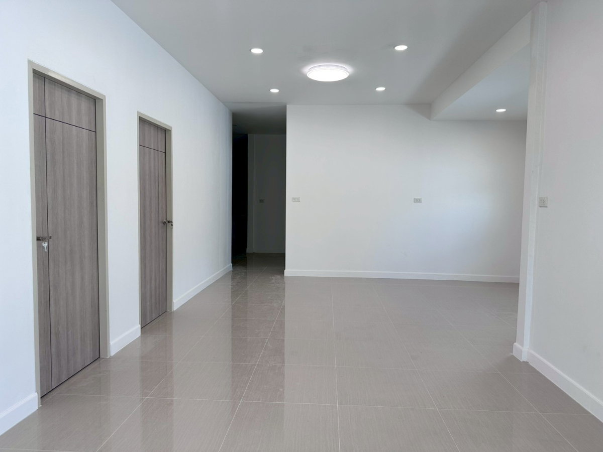 รูป ขายบ้านแฝดศรีราชา สไตล์บ้านเดี่ยว ชั้นเดียว รีโนเวทใหม่ทั้งหลัง ต.หนองขาม (นอกโครงการ) - รูปที่ 7/16