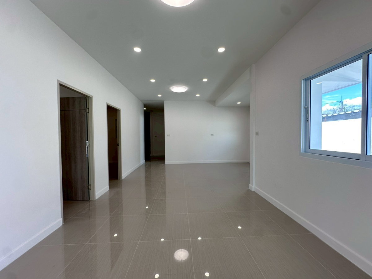 รูป ขายบ้านแฝดศรีราชา สไตล์บ้านเดี่ยว ชั้นเดียว รีโนเวทใหม่ทั้งหลัง ต.หนองขาม (นอกโครงการ) - รูปที่ 11/16
