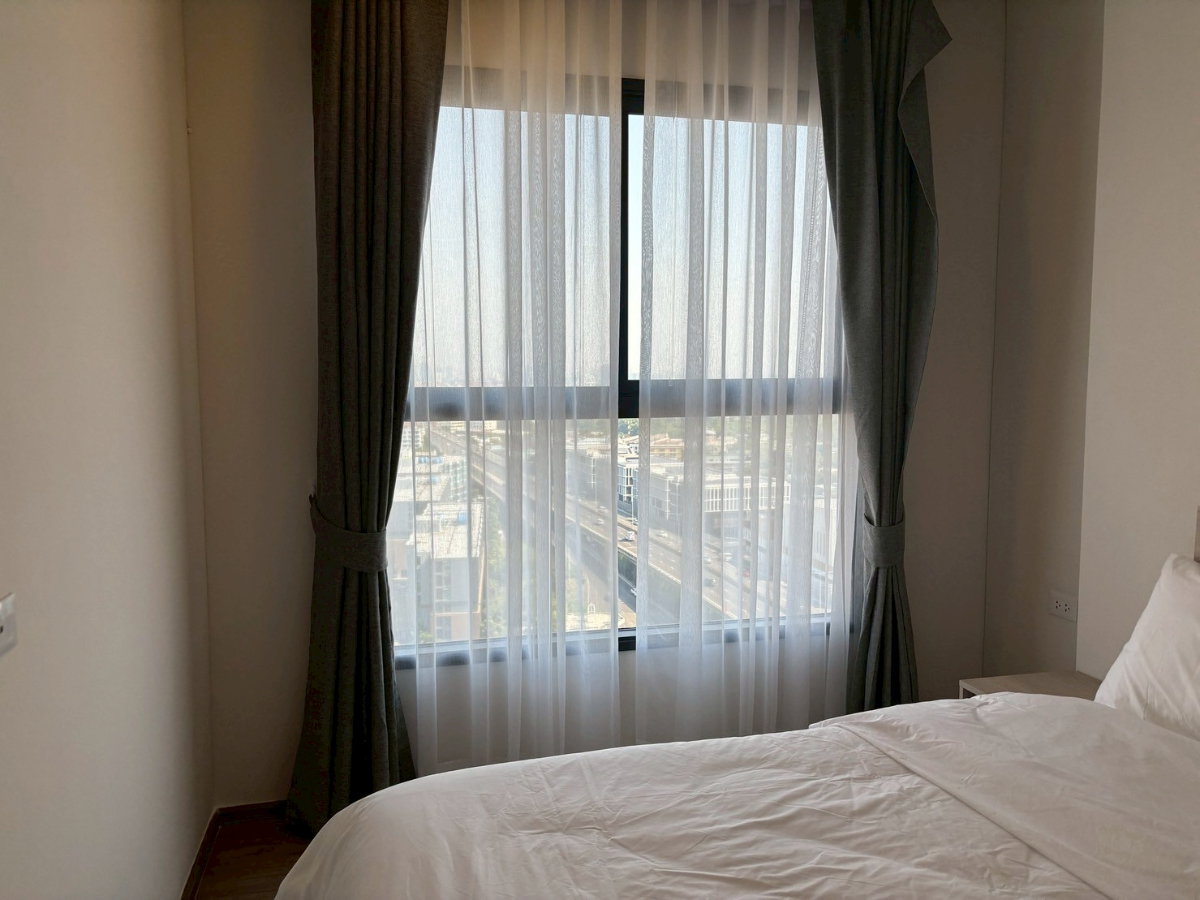 picture 🌆 Romantic city-view room ✨ Cozy vibes every evening, move-in ready near BTS Phra Khanong 💙 - 4/12