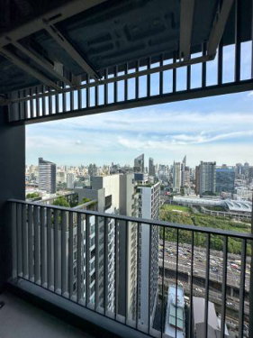 รูป ขายด่วน Life Asoke Rama.9 ห้องอาคารเอชั้นสูง ราคาดี ทำเลสวยใจกลางพระราม9 ไว้อยู่เองหรือลงทุนก็ยิวดีครับ - รูปที่ 3/6