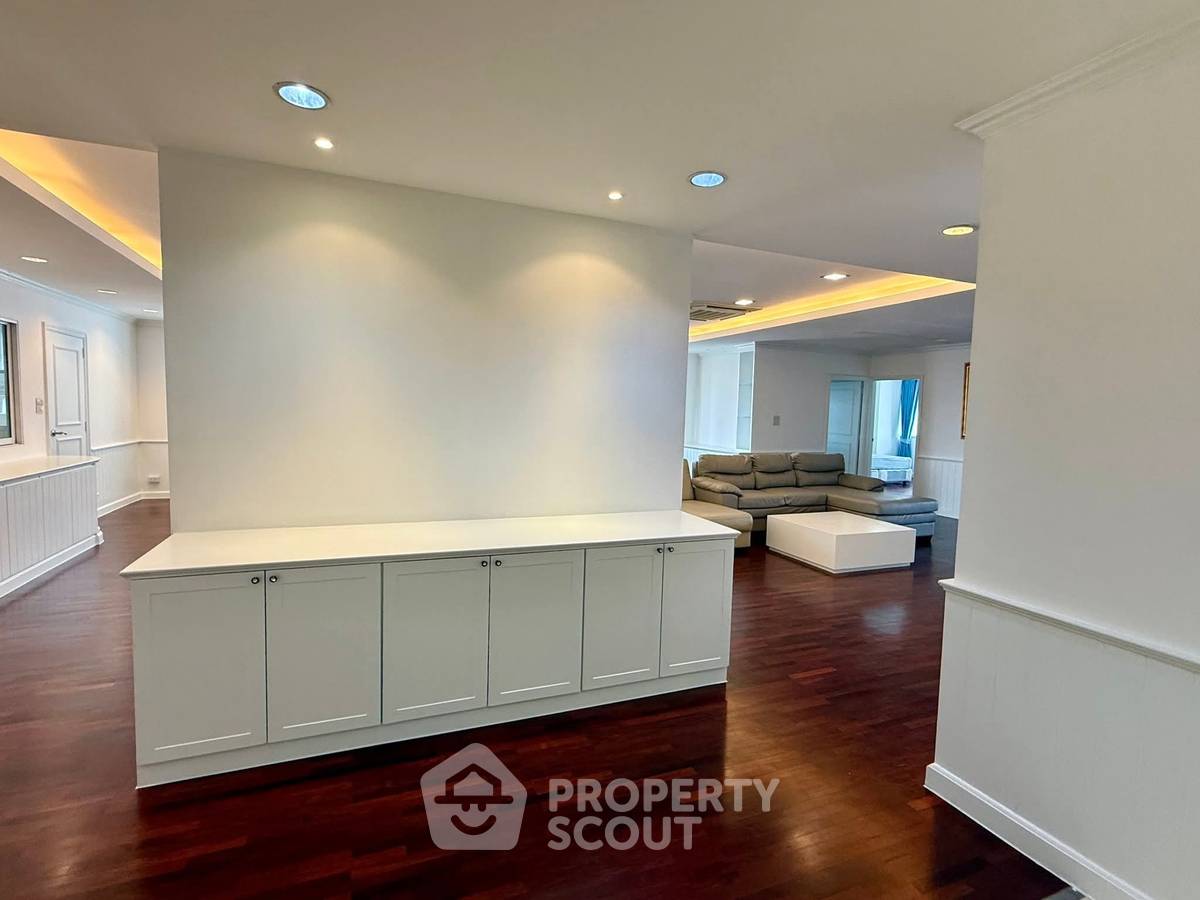 picture 3-BR Condo at DS Tower 1 near BTS Phrom Phong (ID 2943345) - 2/13