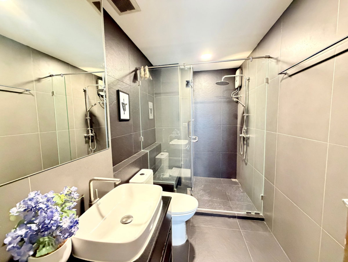 picture For Sale : 𝗥𝗵𝘆𝘁𝗵𝗺 𝗥𝗮𝘁𝗰𝗵𝗮𝗱𝗮 Size 46 Sq.m. Floor 5  Near MRT-Ratchadapisek - 19/21