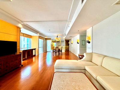 คอนโดให้เช่า : Langsuan Ville | Spacious 2 Bedroom Condo in Chidlom - BR17451CD