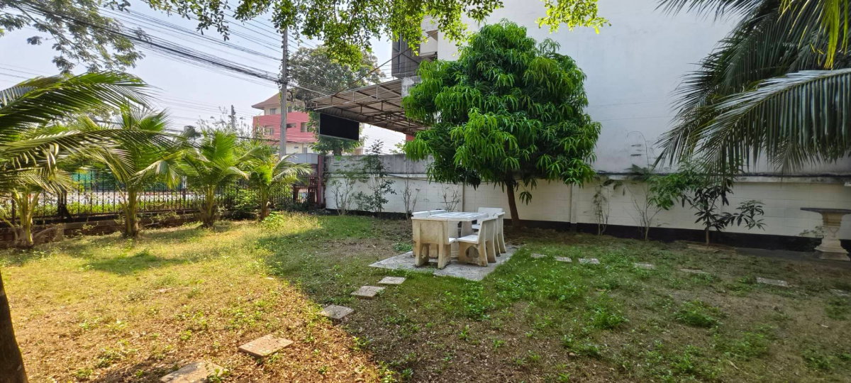 รูป ขายบ้านพร้อมที่ดินติดถนนหลักเชียงใหม่-สันกำแพง(สายเก่า) พื้นที่กว้างๆ เหมาะกับรีโนเวท ทำบ้าน ร้านอาหาร คาเฟ่ เดินทางสะดวกสบาย -SW003663 - รูปที่ 3/17