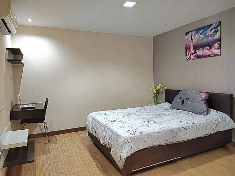 picture A033731 J.W. Boulevard Srivara - 4/6