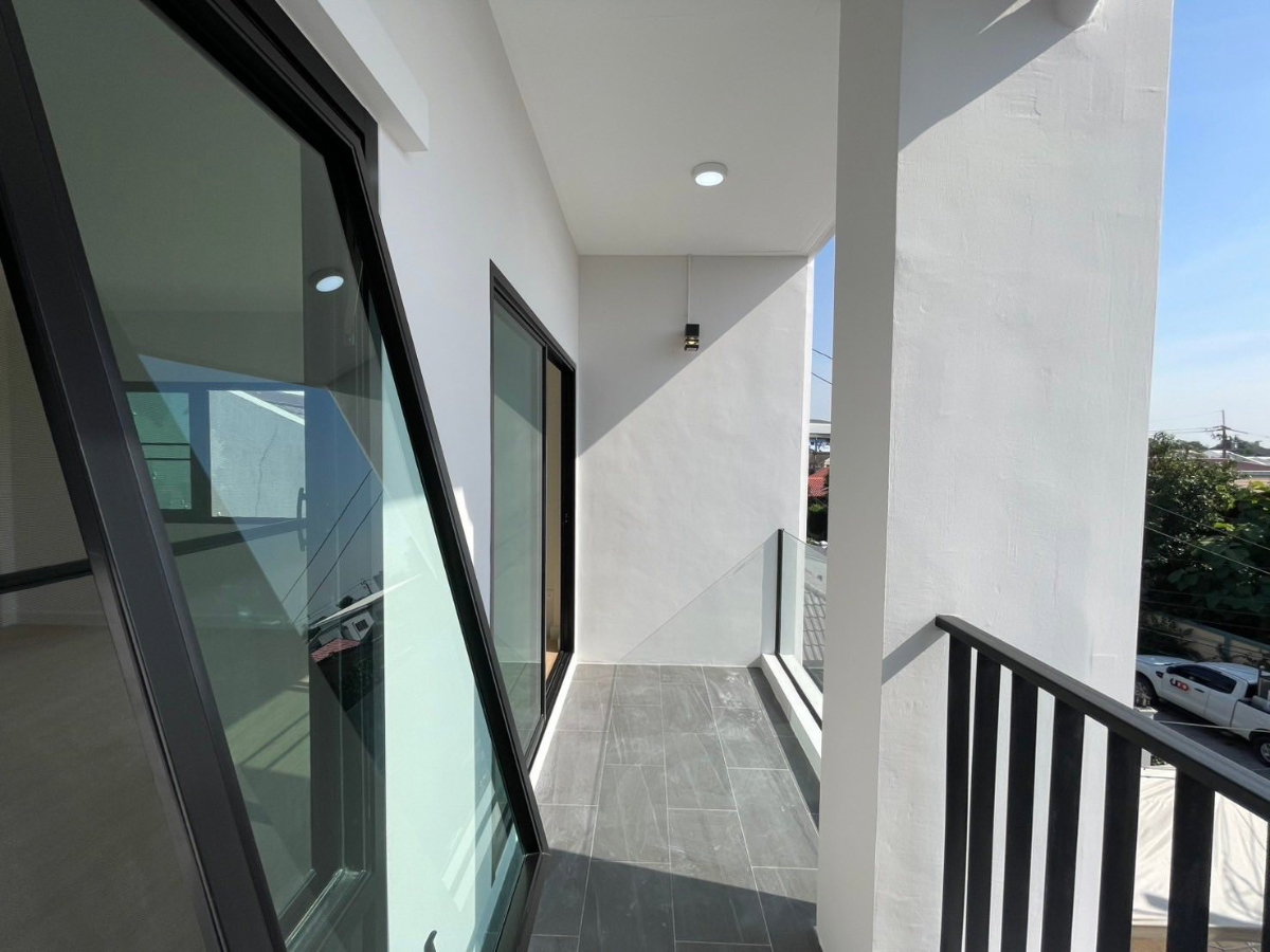 รูป ทาวน์โฮม 3 ชั้น พร้อมอยู่ ซอย ติวานนท์ 43 - รูปที่ 35/47