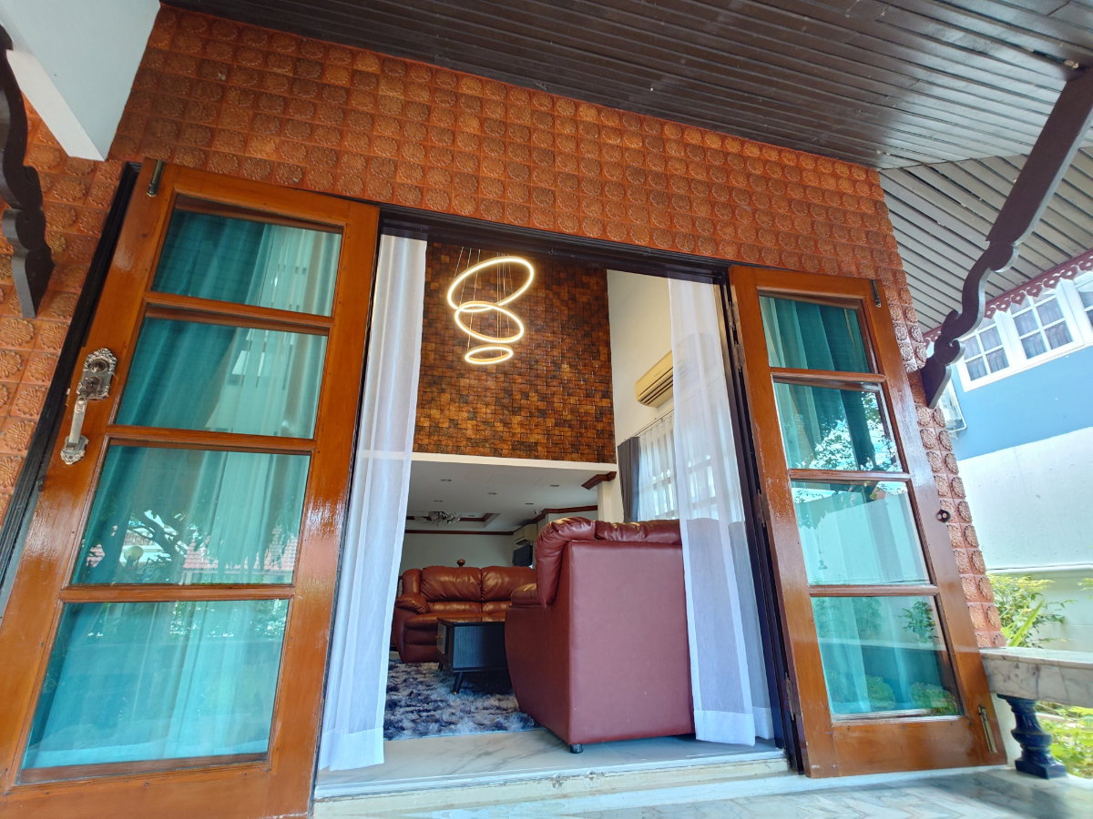 รูป 🔥🏡 บ้านเดี่ยวหลังใหญ่ ทำเลมหิดล ใกล้เมือง! 3 นอน 4 น้ำ มีห้องนอนชั้นล่าง + จอดรถ 3 คัน พร้อมอยู่สุดคุ้ม 💖✨ - รูปที่ 5/37