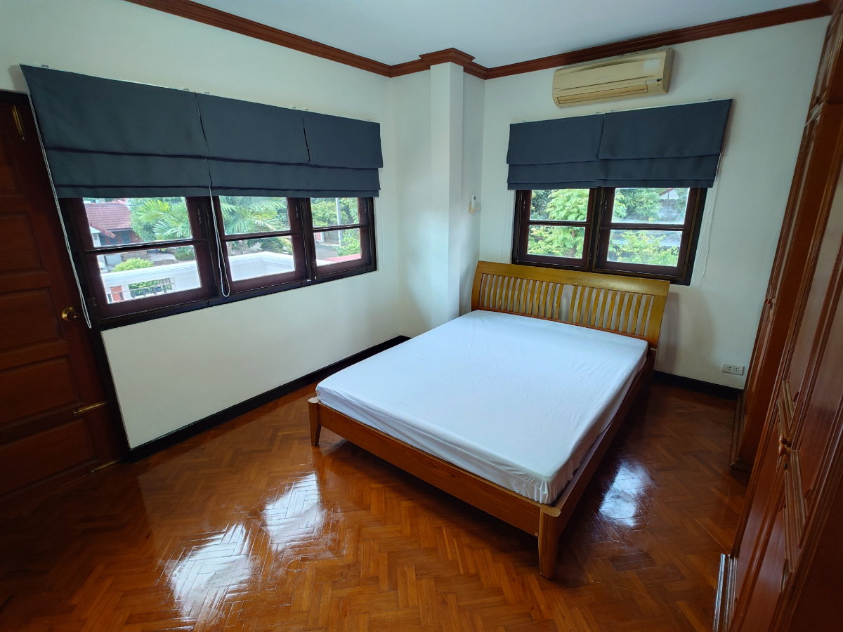 รูป 🔥🏡 บ้านเดี่ยวหลังใหญ่ ทำเลมหิดล ใกล้เมือง! 3 นอน 4 น้ำ มีห้องนอนชั้นล่าง + จอดรถ 3 คัน พร้อมอยู่สุดคุ้ม 💖✨ - รูปที่ 25/37