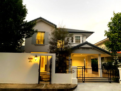 Houses for sale San Sai Chiang Mai :  Two-story detached house for sale, 4 bedrooms, 4 bathrooms, 1 kitchen, 2 parking spaces Land size 77.8 sq.w.    #CSS-H01886  