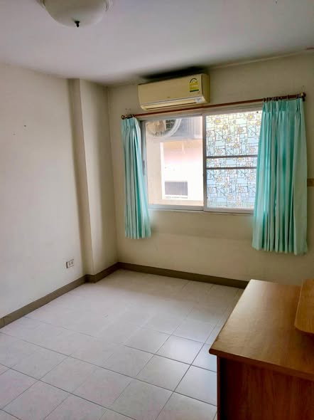 picture 🔥Urgent Sale! Condo in Chatuchak Area – Spacious 36 sq.m. Unit Near BTS & MRT - 2/6