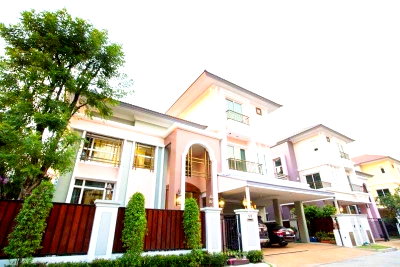 บ้านเดี่ยว ถนนประเสริฐมนูกิจ : ขาย บ้านเดี่ยว แกรนด์ บางกอก บูเลอวาร์ด รัชดา – รามอินทรา 2 ขนาด 96 ตร.วา. พื้นที่ใช้สอย 487 ตรม. สวยหรู ตกแต่งครบ พร้อมเข้าอยู่