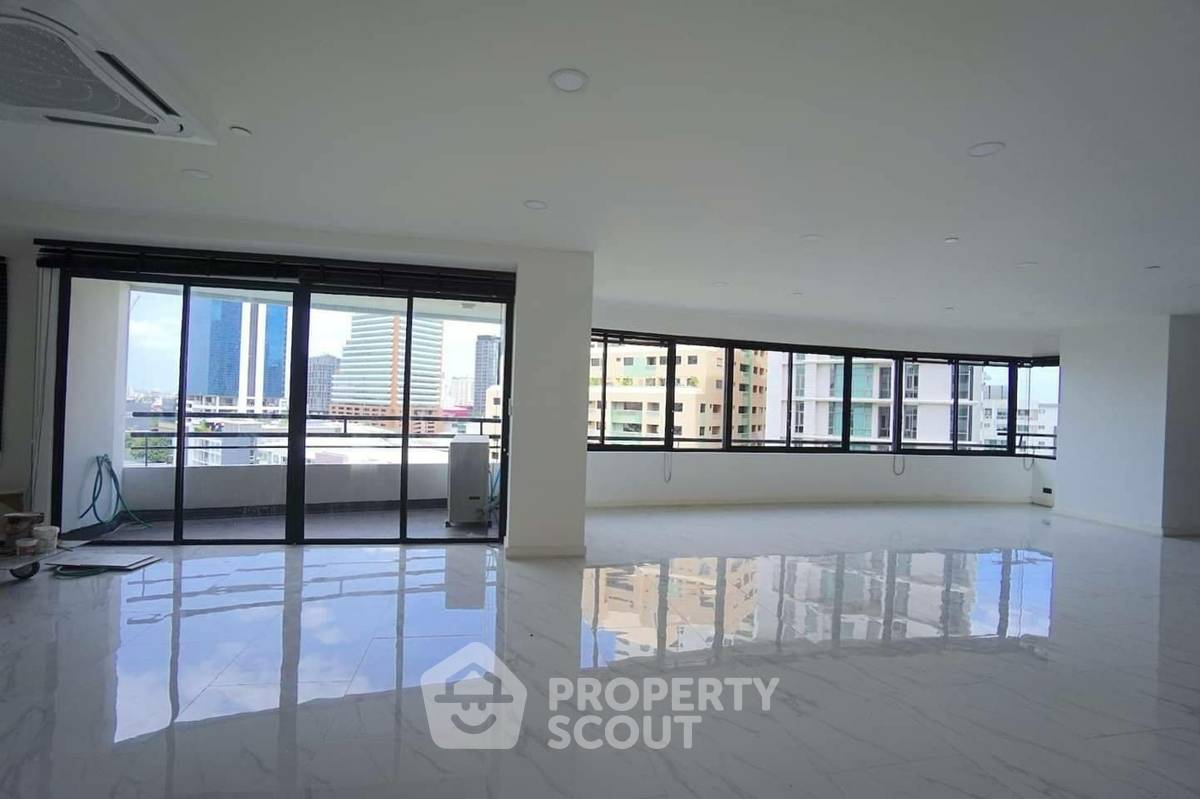 picture 3-BR Condo at Moon Tower Condominium near BTS Thong Lor (ID 803451) - 2/8