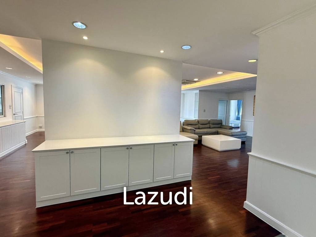 picture 236 sqm 3 Bed Condo on High Floor in Khlong Tan Nuea Bangkok - 4/15