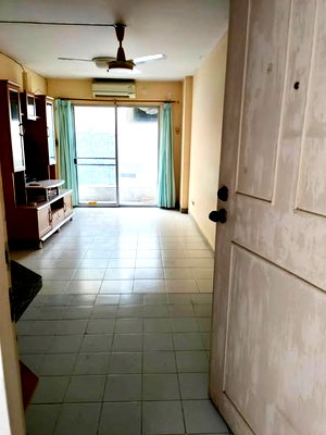Condos for sale Bangkok : 🔥Urgent Sale! Condo in Chatuchak Area – Spacious 36 sq.m. Unit Near BTS & MRT
