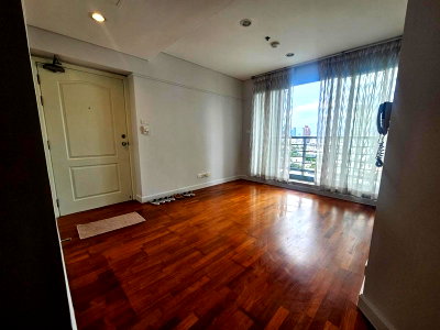 Condos for sale : A040081 Lumpini Place Water Cliff