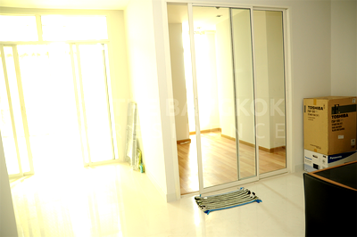 Condos for sale : Hot Unit, Available for a Limited Time Ideo Verve Ratchaprarop near Airport Rail Link Ratchaprarop Station