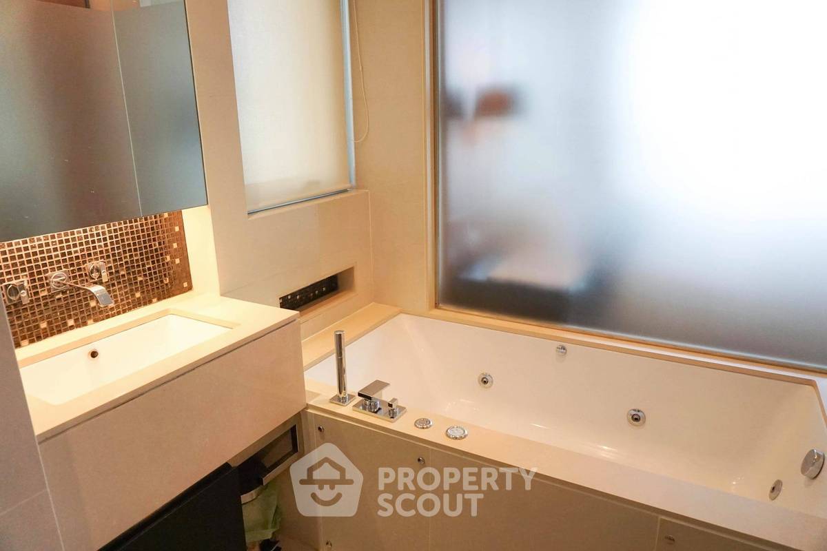 picture 2-BR Condo at The Address Sukhumvit 28 near BTS Phrom Phong (ID 2740102) - 8/9
