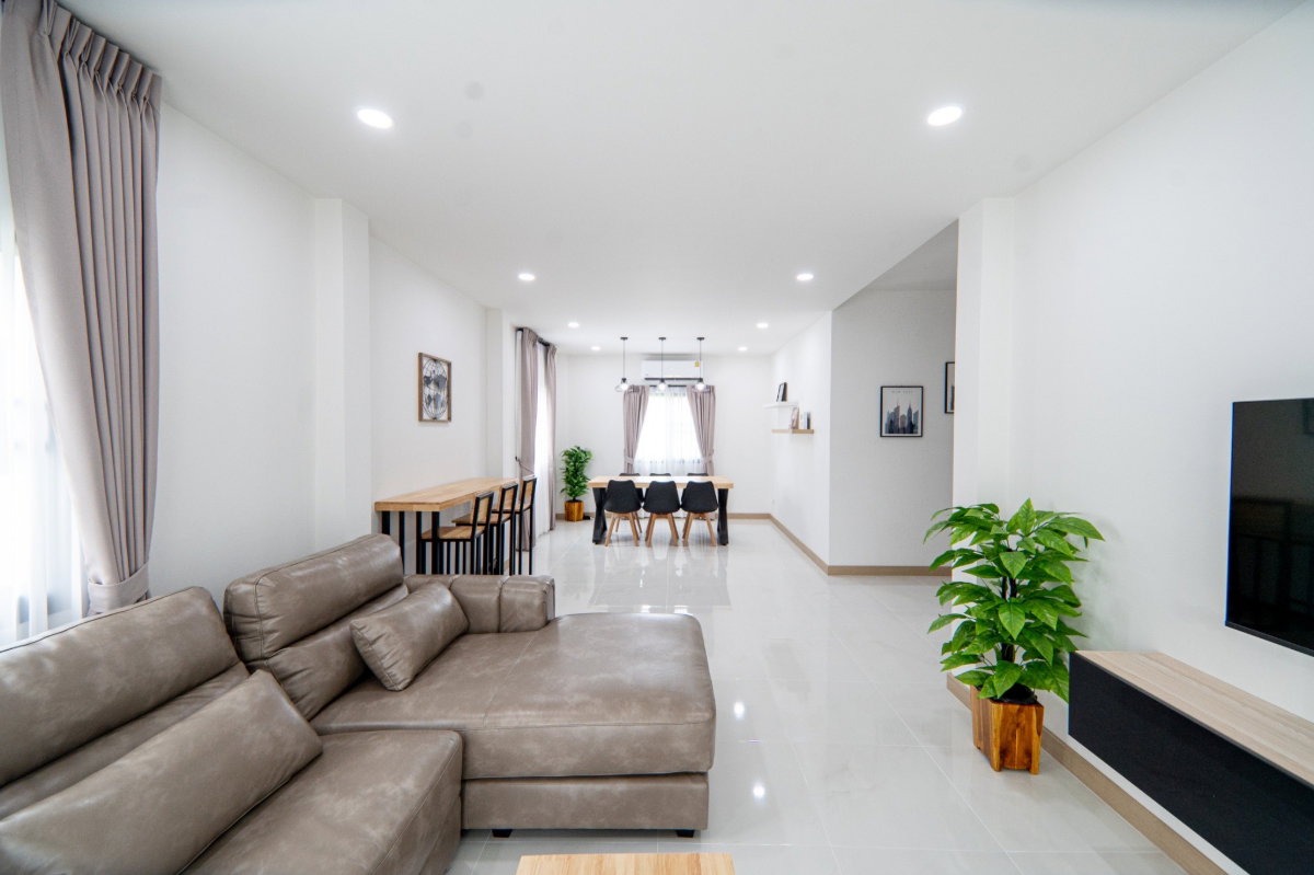 picture Two-storey detached house for rent with 5 bedrooms and 4 toilets. #AHD-H1097 - 6/27