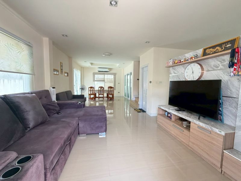 picture Beautiful, well-maintained pre-owned detached house in Magnolia Village, Sriracha, Chonburi. - 2/17