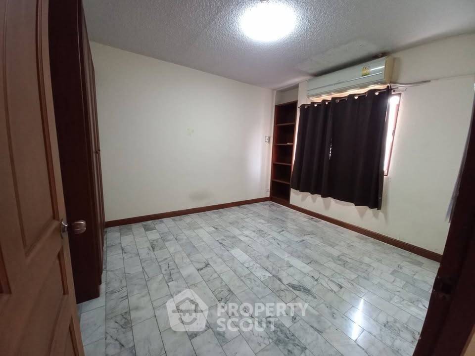 picture 2-BR Condo at Srivara Mansion 2 near MRT Thailand Cultural Centre (ID 2951287) - 3/9