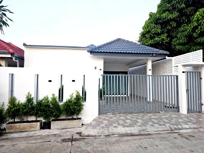 Houses for sale Bang Lamung Chonburi : Single house for sale in Pattanarungruang Village, Pattaya, Bang Lamung, Chonburi. move in Ready