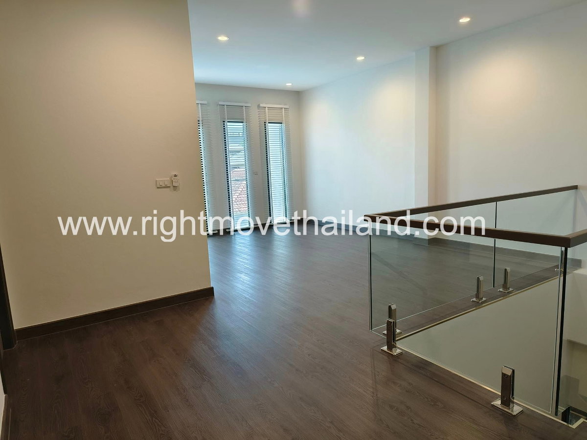 picture Sukhumvit 65 | 3-Storey Single House - 11/22