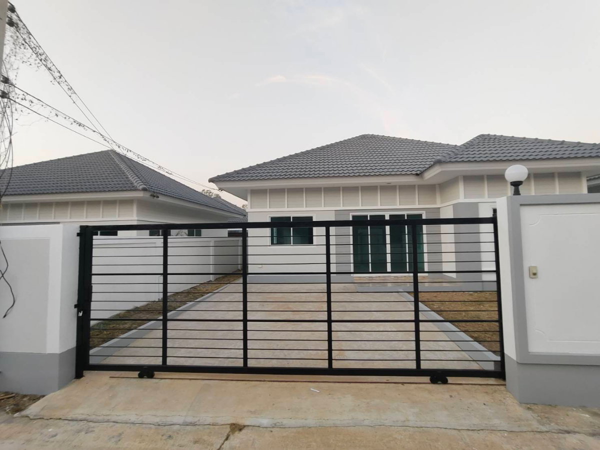picture New house near Tesco Lotus Pranburi - 1/16