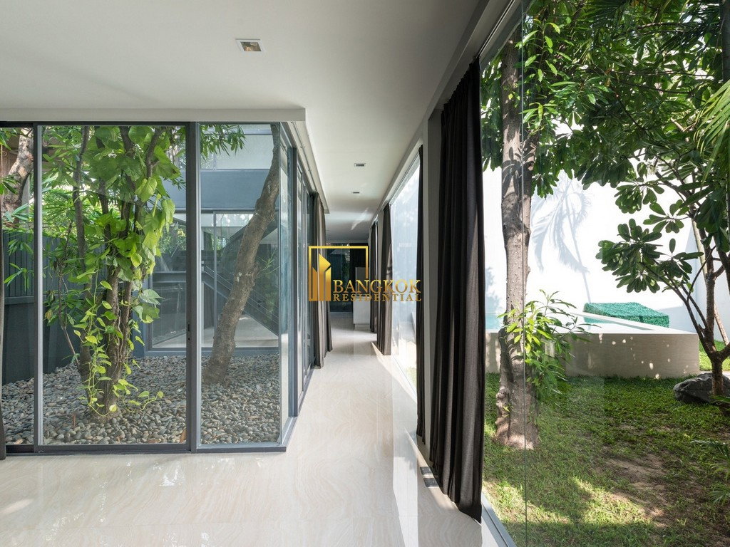 รูป Remarkable 10 Bedroom Luxury House in Thonglor Area - BR27540SH - รูปที่ 3/13