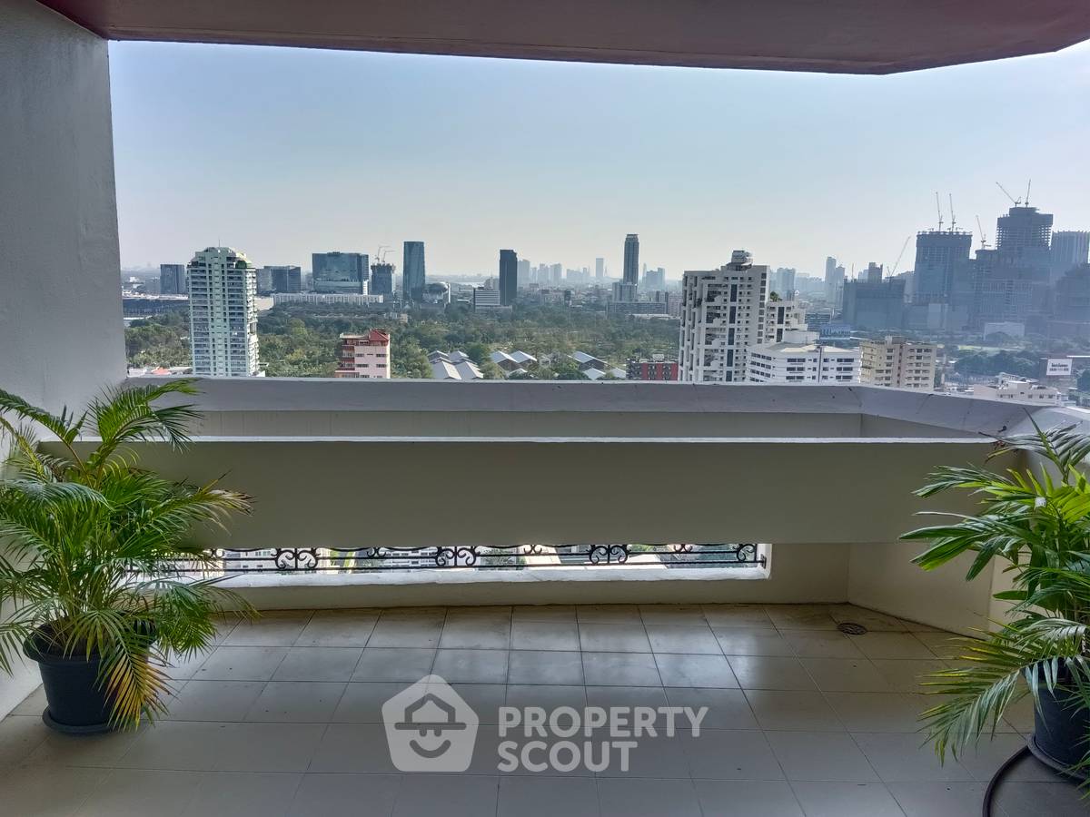 picture 2-BR Condo at Newton Tower Condominium near BTS Nana (ID 996704) - 5/9