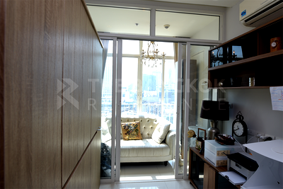 Condos for sale : Easy Travel, Fully Utilized Space Ideo Verve Ratchaprarop near Airport Rail Link Ratchaprarop Station