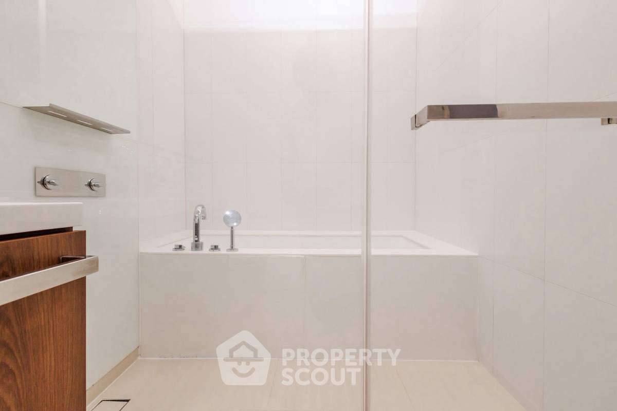 picture 2-BR Condo at 185 Rajadamri near BTS Ratchadamri (ID 2947181) - 13/16
