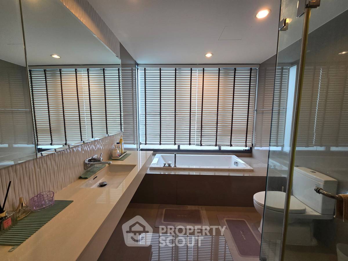 picture 2-BR Condo at Rhythm Sukhumvit 42 near BTS Ekkamai (ID 2743969) - 25/27