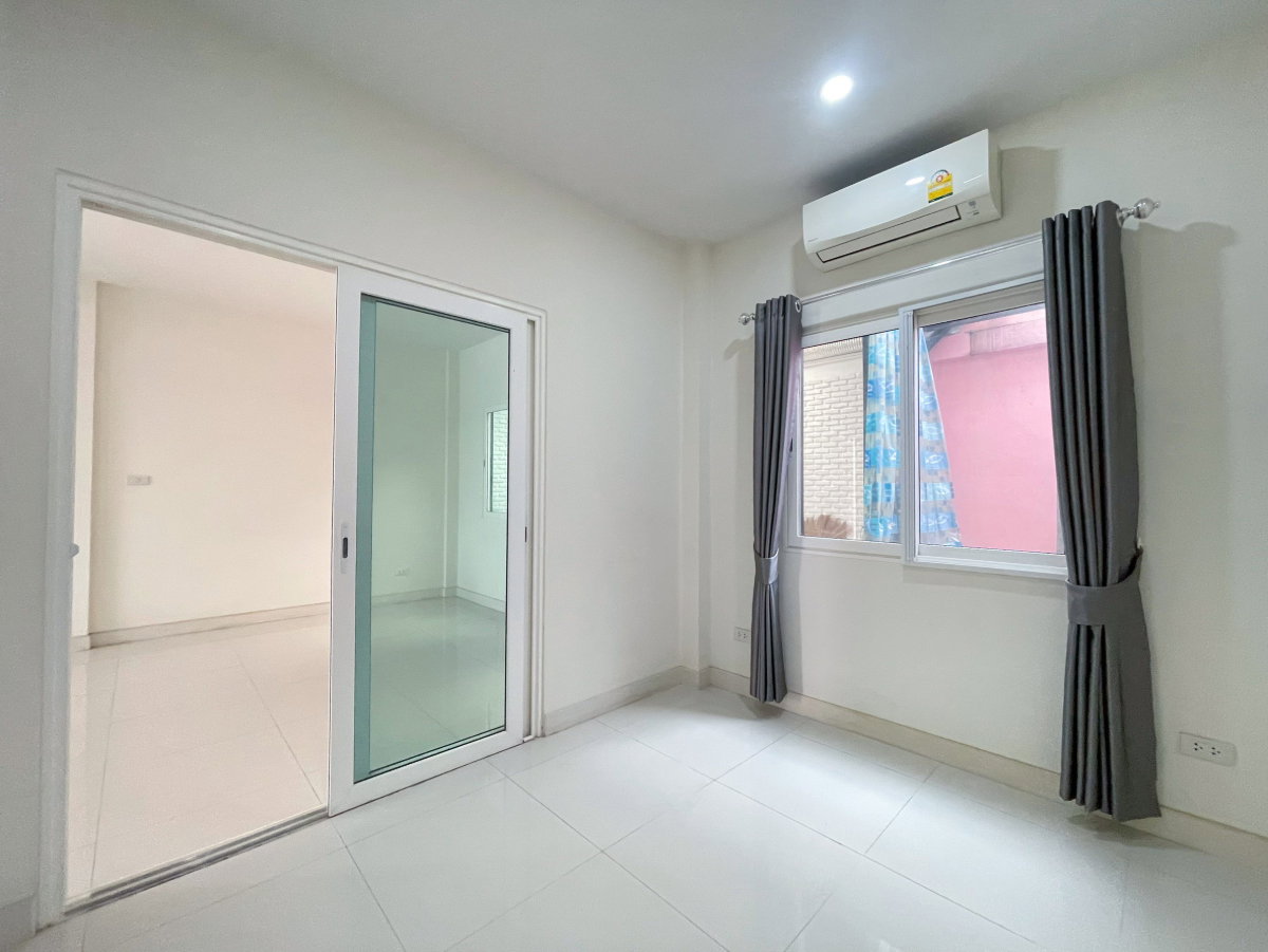 picture House for Sales in Prime Location - 4/22