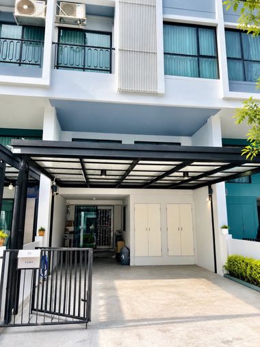 3-bed townhouse for sale, 209 sqm, 19.9 sq wah, Maison 168 Latphrao 101