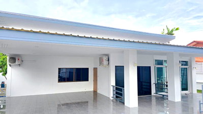 Houses for rent Chiang Mai : Single-story house for rent, 3 bedrooms, 4 bathrooms, 1 kitchen, 2 parking spaces.  #A6-H0474