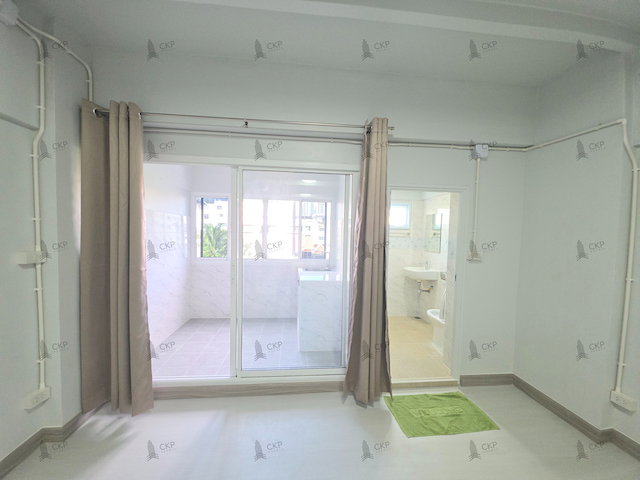 รูป ขาย จรัญสนิทวงศ์ คอนโดมิเนียม ห้องใหญ่ รีโนเวทใหม่ พร้อมห้องครัวแบบปิด ใกล้ MRT บางยี่ขัน เพียง 220 เมตร | รหัส 93384 - รูปที่ 5/10