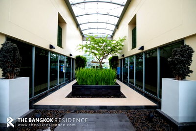Condos for sale : Great price, prime location Life Ratchadapisek near MRT Huai Khwang Station