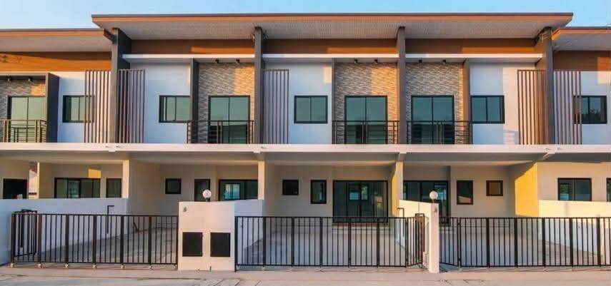 รูป บ้านในโครงการขนาดเล็กทำเลย่านเศรษฐกิจ บ้านมือสองสภาพใหม่ ใกล้ โรงเรียนนานาชาติ #C5MG100777 - รูปที่ 1/8