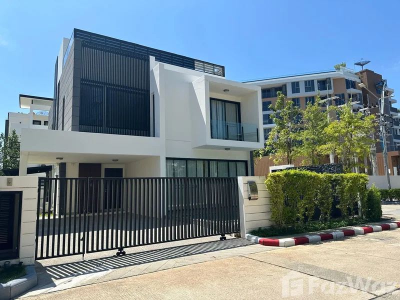 ขายบ้านเดี่ยว : Impeccably Renewed — A Garden Villa on a Generous Plot 6401900